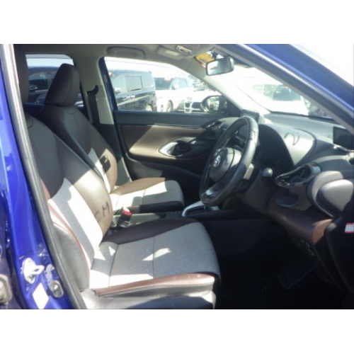 blue_yaris_cross_7