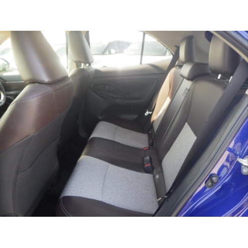 blue_yaris_cross_8